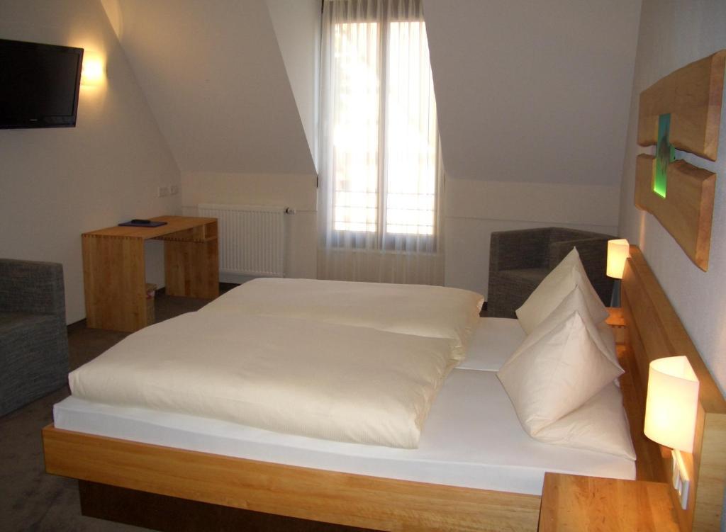 Karpfenhotel & Herrenhaus Im Gasthaus Sindel-Buckel Feuchtwangen Δωμάτιο φωτογραφία