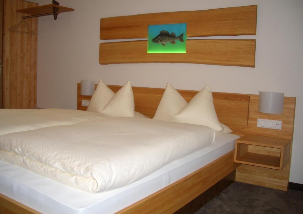 Karpfenhotel & Herrenhaus Im Gasthaus Sindel-Buckel Feuchtwangen Δωμάτιο φωτογραφία