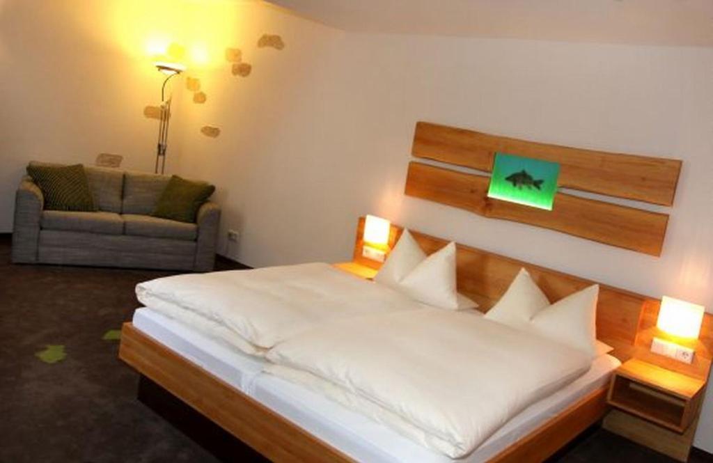 Karpfenhotel & Herrenhaus Im Gasthaus Sindel-Buckel Feuchtwangen Δωμάτιο φωτογραφία